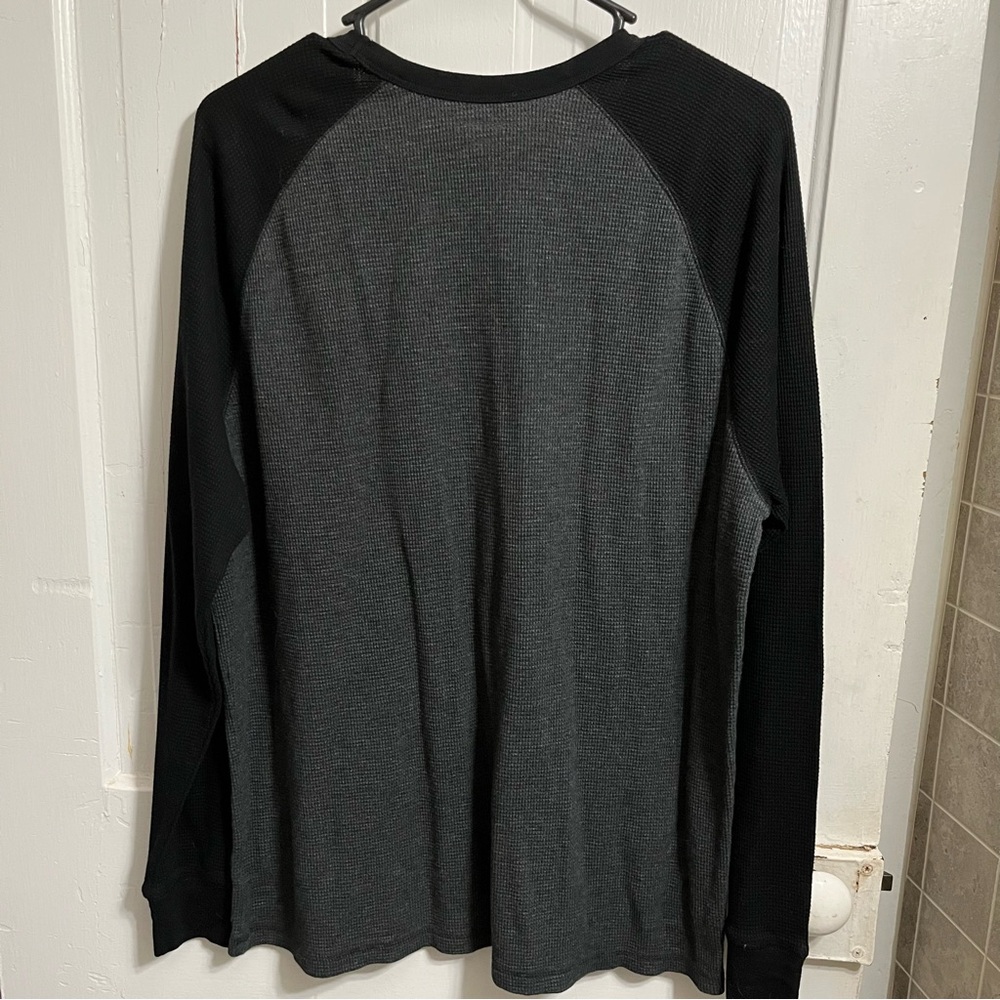 ⚡️ Old Navy Men's Black and Gray Long Sleeve Shirt - Picture 2 of 3